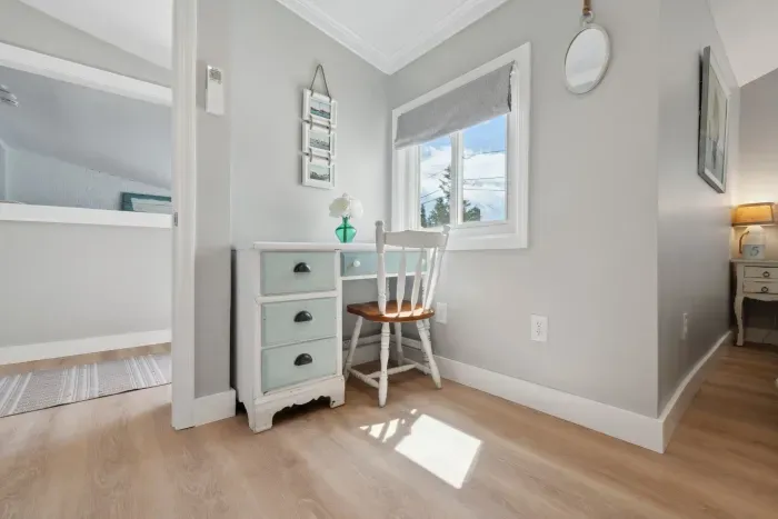 Workspace friendly for remote work in the primary bedroom