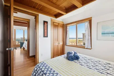 2nd bedroom on 2nd floor with full bed.