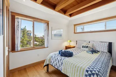 2nd bedroom on 2nd floor with full bed.
