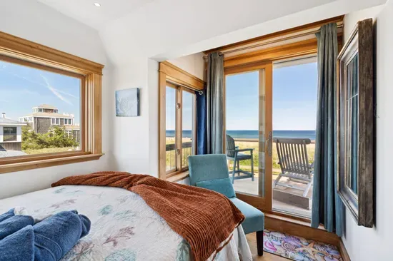 3rd bedroom on 2nd floor with full bed.
