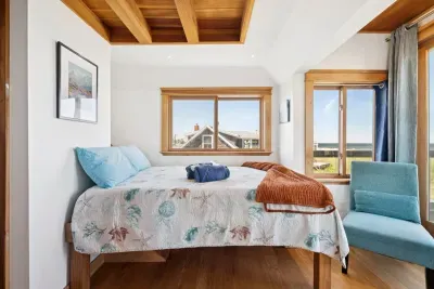 3rd bedroom on 2nd floor with full bed.