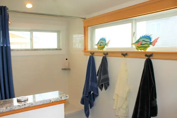 Downstairs bathroom with bathtub 