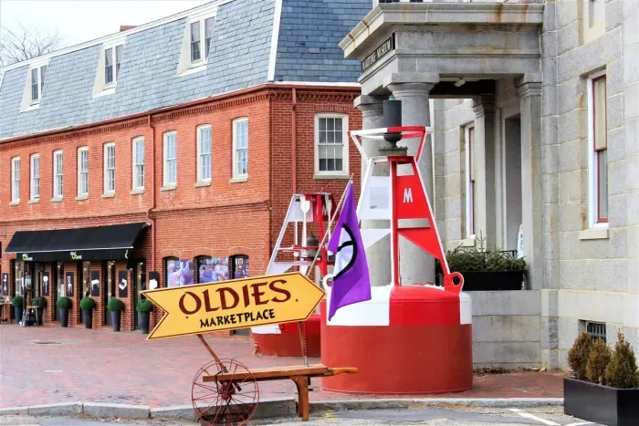 You're just steps from historic downtown Newburyport and marinas.