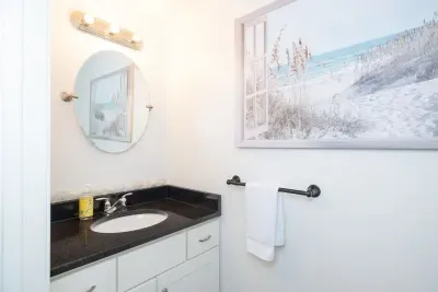 1/2 bath in the hallway with complimentary towels and soaps.