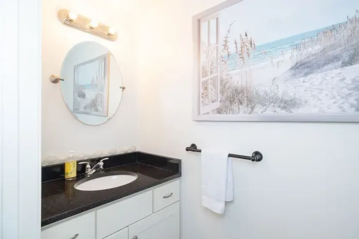 1/2 bath in the hallway with complimentary towels and soaps.