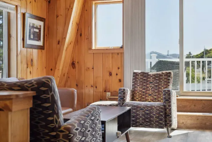 Cozy living room with beautiful views and plenty of seating