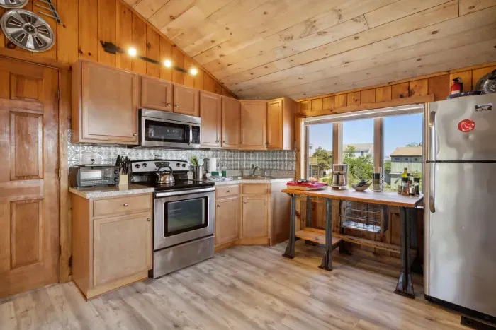 Fully equipped kitchen with updated appliances! Coffee provided!