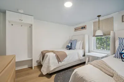 This is the twin room! Clean linens are provided.