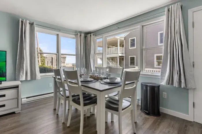 Fully equipped open kitchen and living room, strong WiFi and smart TV