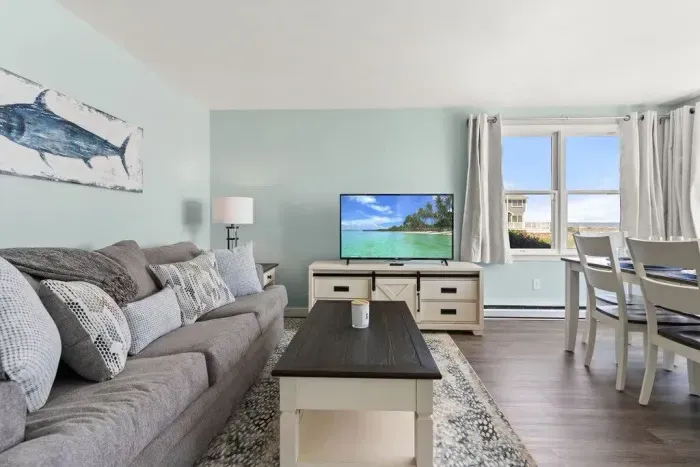 Fully equipped open kitchen and living room, strong WiFi and smart TV