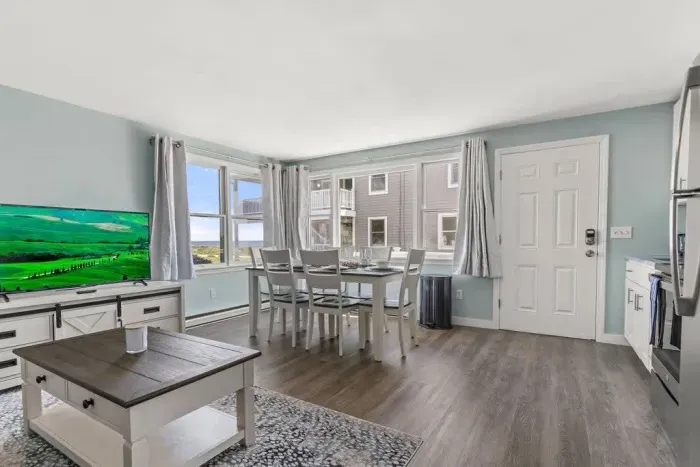 Fully equipped open kitchen and living room, strong WiFi and smart TV