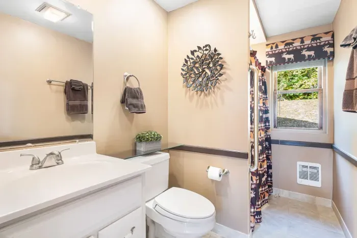 This is the full bathroom located off the foyer. There is a stand up shower in here. Clean towels provided for all guests.