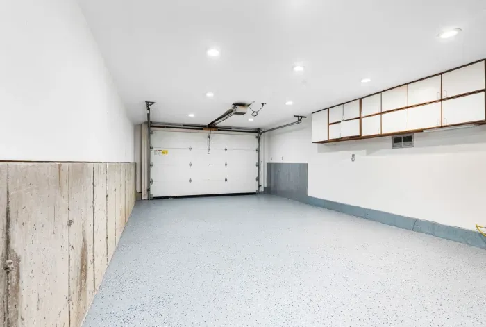 The garage, trash bins are located in here. Please keep them inside the garage to avoid issues with wildlife! 