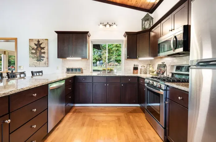 A closer look at this fully equipped kitchen. The large peninsula is the perfect spot to prep and entertain!