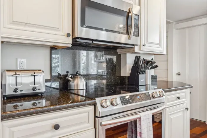 Newly renovated, fully equipped, kitchen with coffee provided!