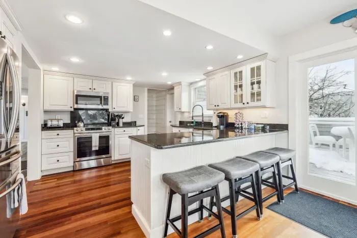 Fully equipped and renovated kitchen with dishwasher and slide-in range! Coffee provided!