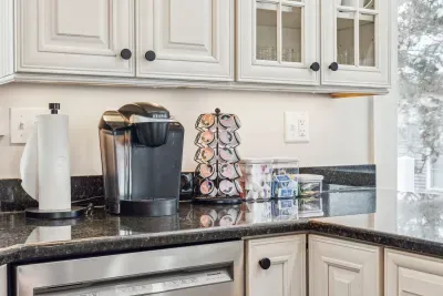Newly renovated, fully equipped, kitchen with coffee provided!