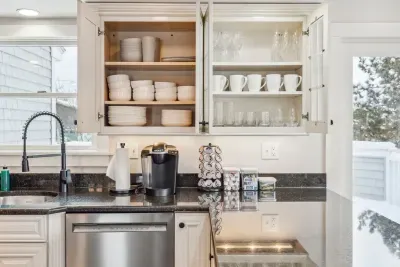 Newly renovated, fully equipped, kitchen with coffee provided!