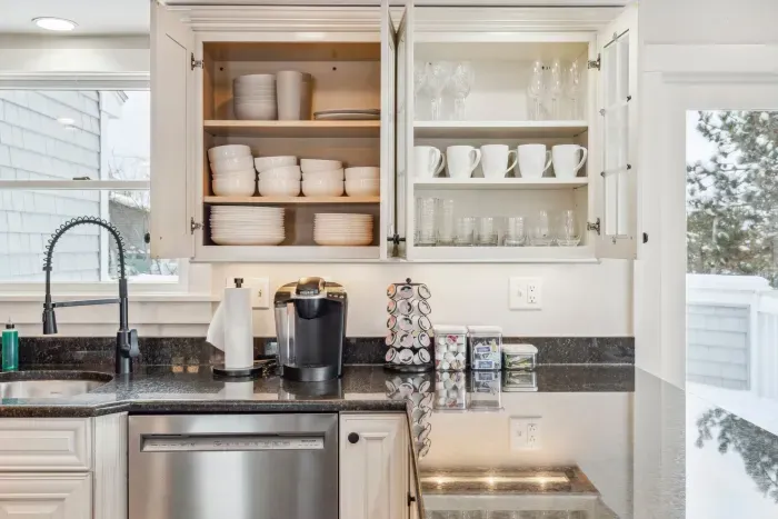 Newly renovated, fully equipped, kitchen with coffee provided!