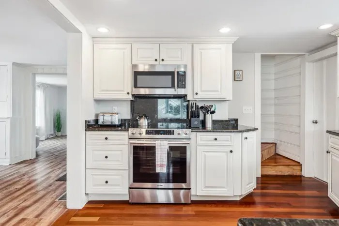 Newly renovated, fully equipped, kitchen with coffee provided!