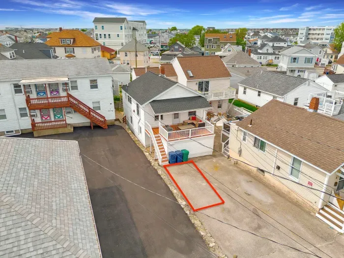 Only 1 car is allowed in the driveway because the parking lot is shared with the neighbors. Please park where the arrow is, as shown in the photo.