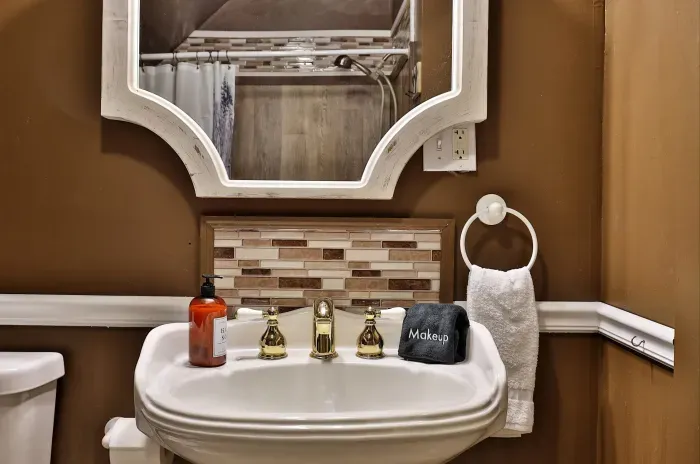 Hand soap and hand towels provided.