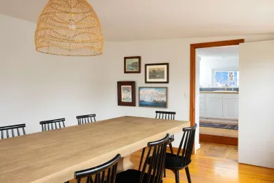 8-seater dining for your family to get together!