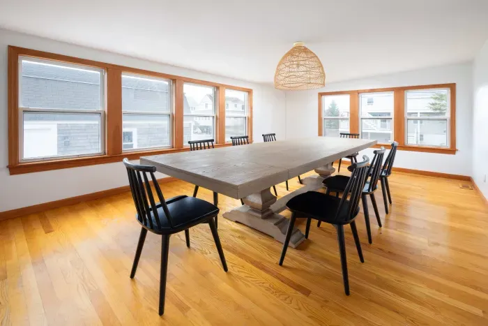 8-seater dining for your family to eat together!