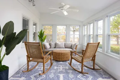 Chill, gather, and enjoy our fully furnished closed in porch! ☀️🪑 