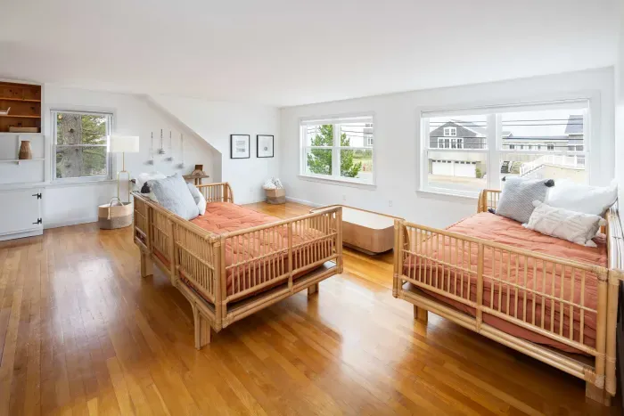 Bright and versatile—this bedroom features two cozy daybeds for a restful stay. Clean linens provided! ☀️🛏️ 