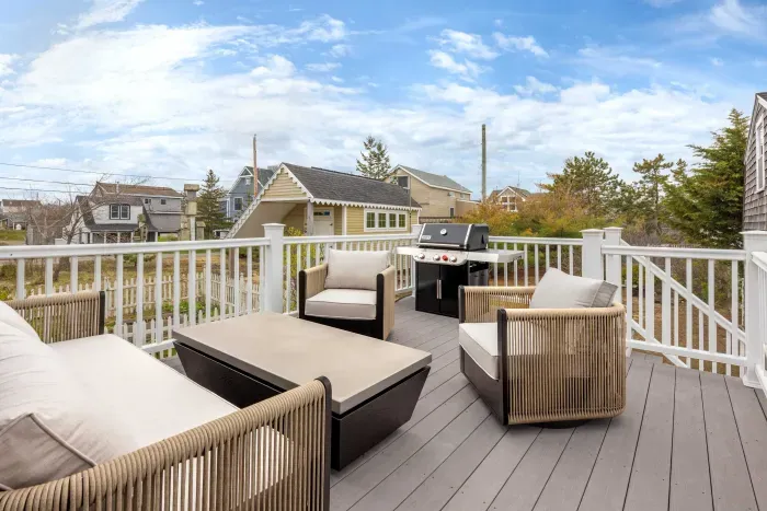 Unwind on the deck with comfy outdoor seating. 🌿☀️