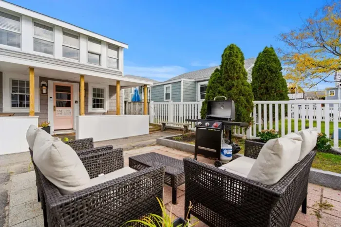 Common outside sitting & grilling area