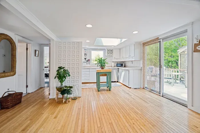 The fully equipped kitchen has everything necessary to make a great meal. A large skylight brings in amazing natural light