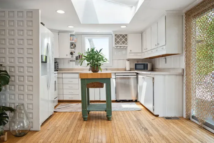 The fully equipped kitchen has everything necessary to make a great meal. A large skylight brings in amazing natural light