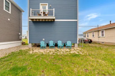 3 story single family with garage