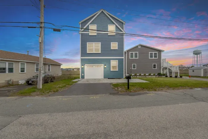 3 story single family with garage