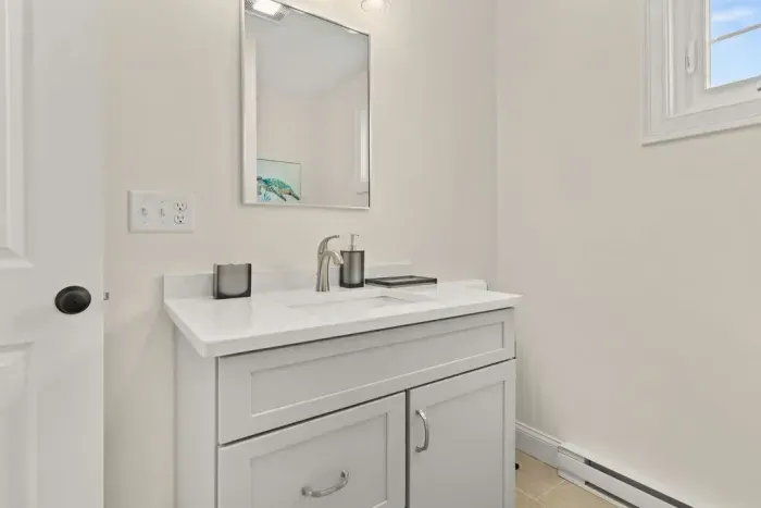 Bathroom #2 with shower/tub combo! Clean towels provided.