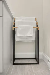 Bathroom #2 with shower/tub combo! Clean towels provided.