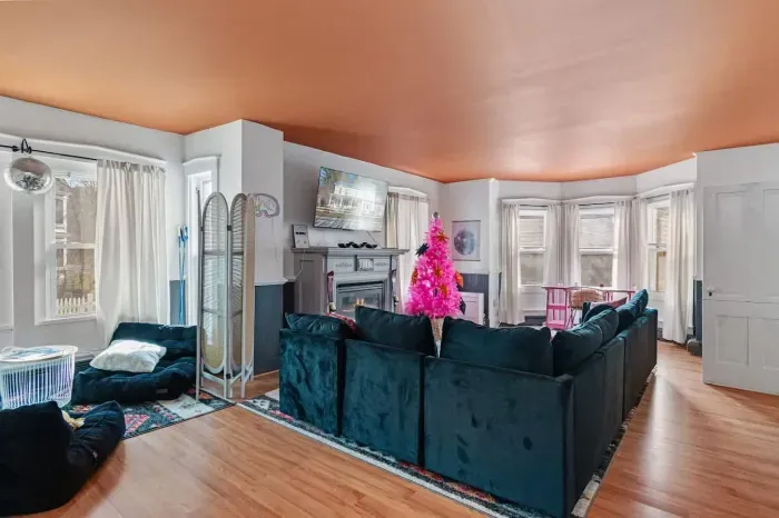 Spacious living room