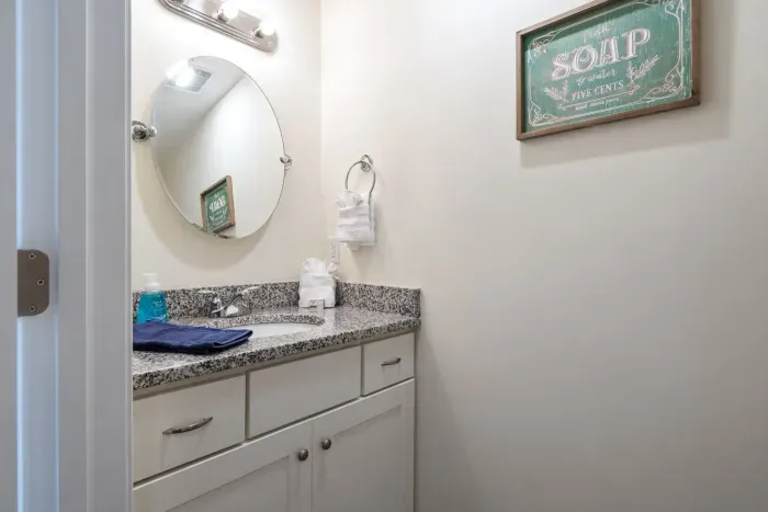 Half bath located in the kitchen/primary bedroom hallway