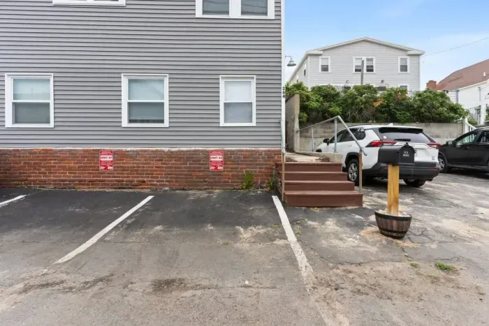 1 parking space next to unit available, free street parking available as well