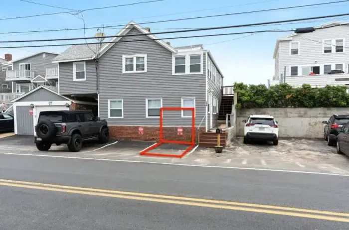 1 parking space next to unit available, free street parking available as well