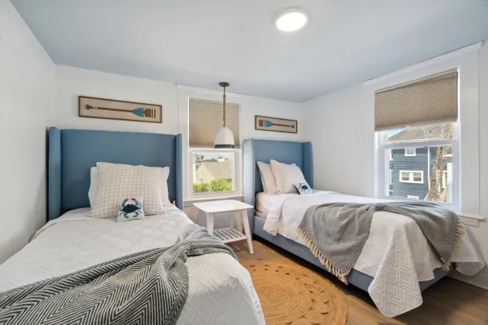 Bedroom #1 with 2 single beds