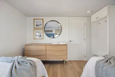 Bedroom #1 with 2 single beds