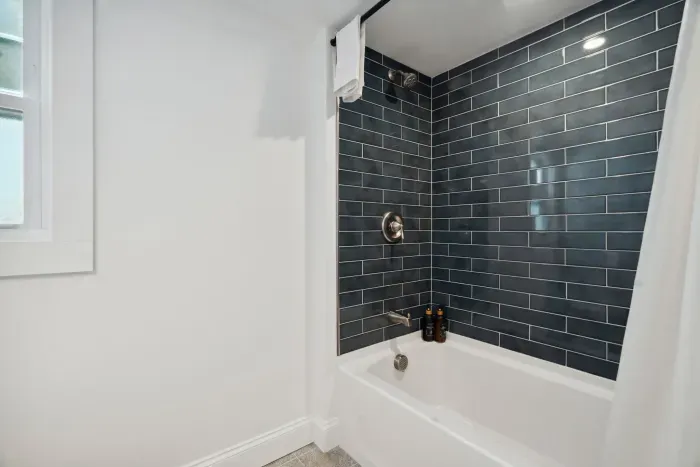 Full bathroom with shower/tub combo