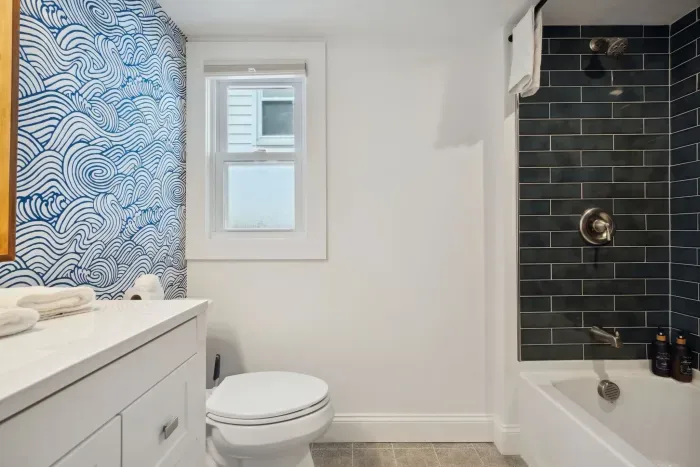 Full bathroom with shower/tub combo