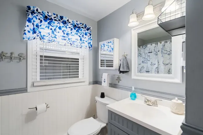 Full bathroom with shower/tub combo. Clean towels provided for all guests