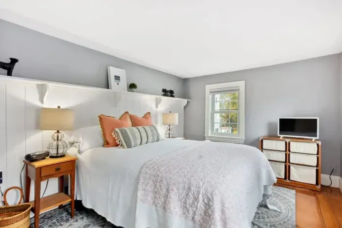 Master bedroom with queen bed located on the 2nd floor