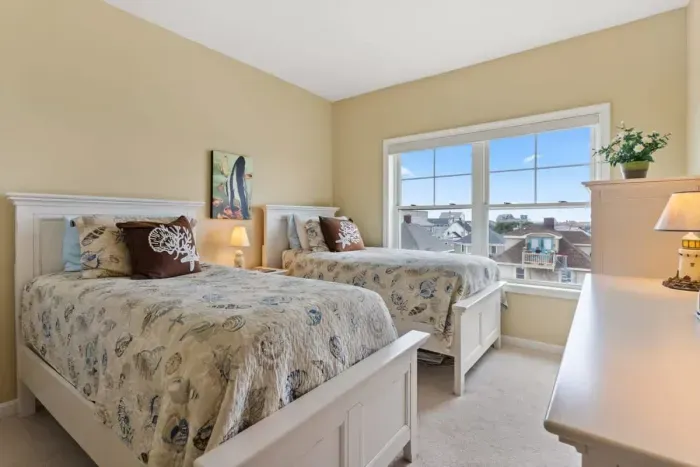 Bedroom #2 with 2 twin beds.