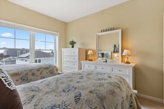 Bedroom #2 with 2 twin beds.